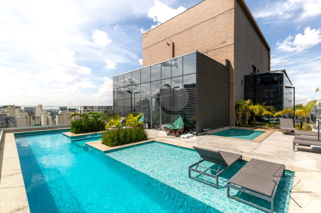 Venda de Apartamento novo em Pinheiros com 2 suítes e 2 vagas