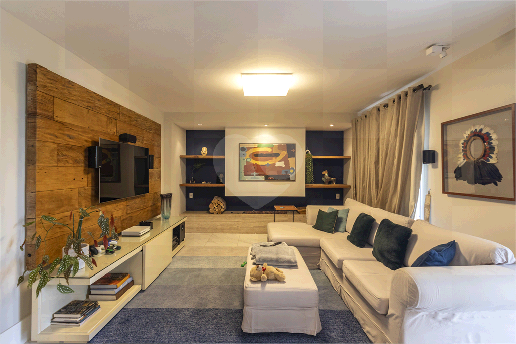 Venda de Apartamento novo em Pinheiros com 2 suítes e 2 vagas