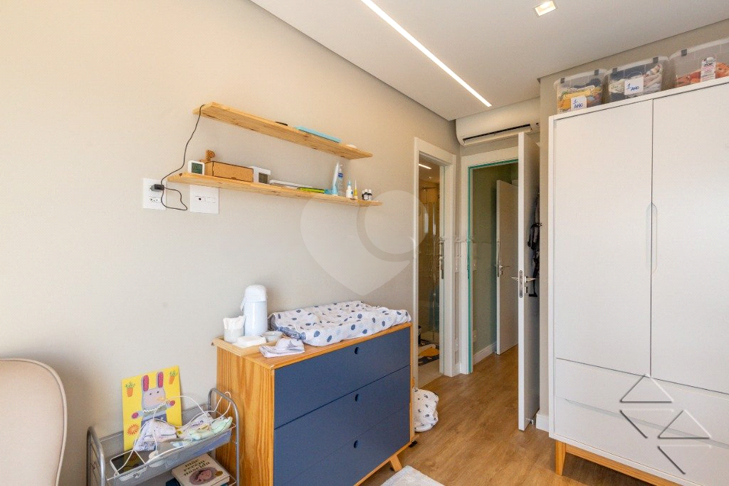 Venda de Apartamento novo em Pinheiros com 2 suítes e 2 vagas