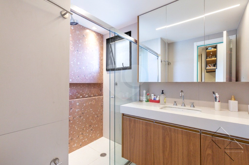 Venda de Apartamento novo em Pinheiros com 2 suítes e 2 vagas