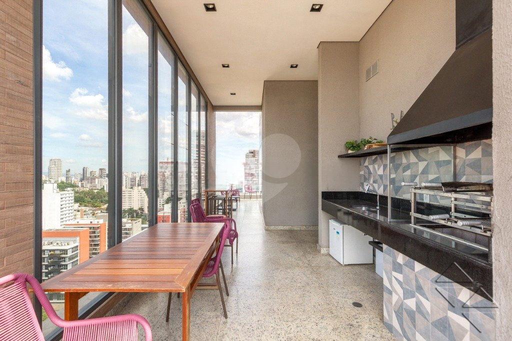 Venda de Apartamento novo em Pinheiros com 2 suítes e 2 vagas
