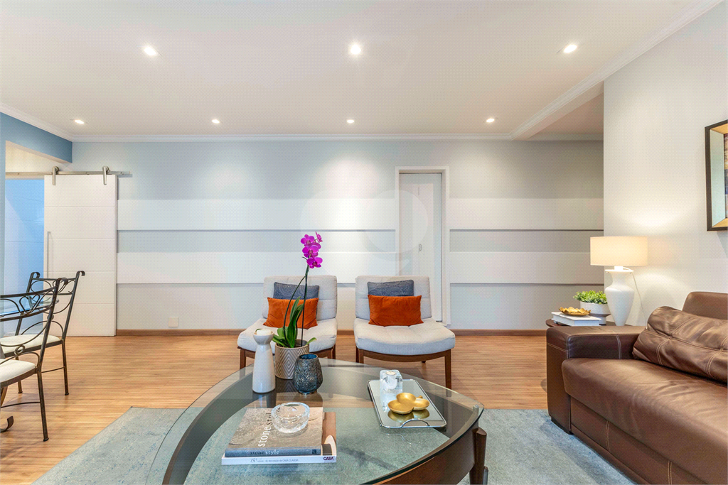 Apartamento de 120m. reformado em Higienópolis.