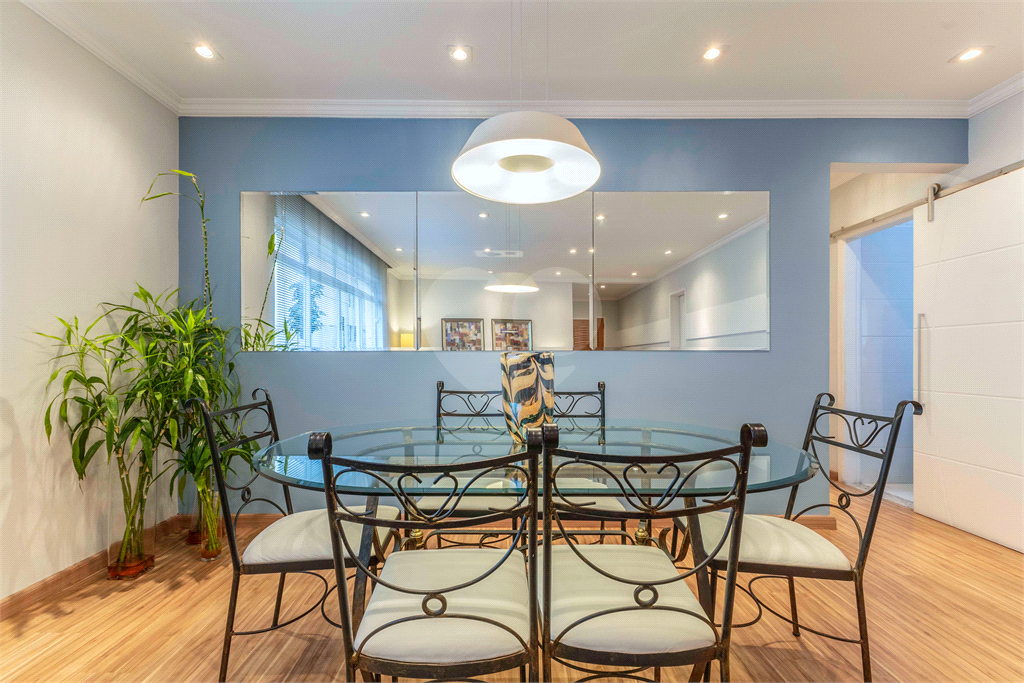 Apartamento de 120m. reformado em Higienópolis.
