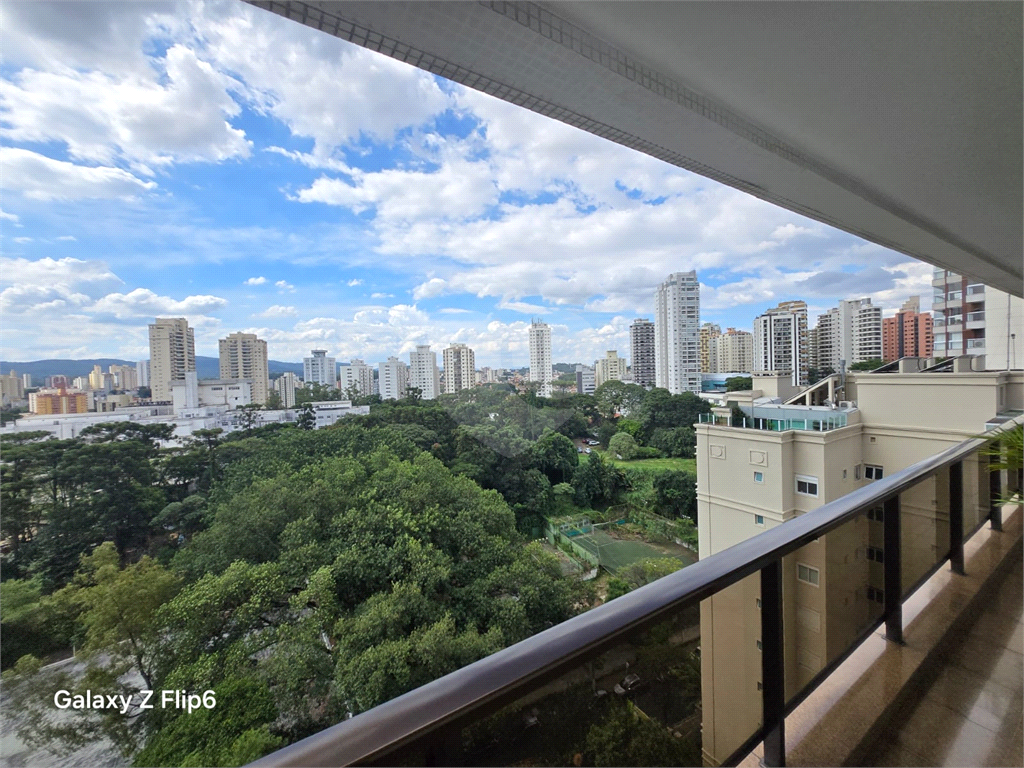 Luxuoso apartamento, raridade! 4 suítes máster, amplo living com lareira e bar, sala de jantar, apartamento todo avarandado, 5 vagas em Santana! Altíssimo padrão.