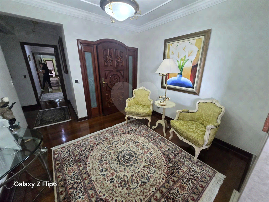 Luxuoso apartamento, raridade! 4 suítes máster, amplo living com lareira e bar, sala de jantar, apartamento todo avarandado, 5 vagas em Santana! Altíssimo padrão.