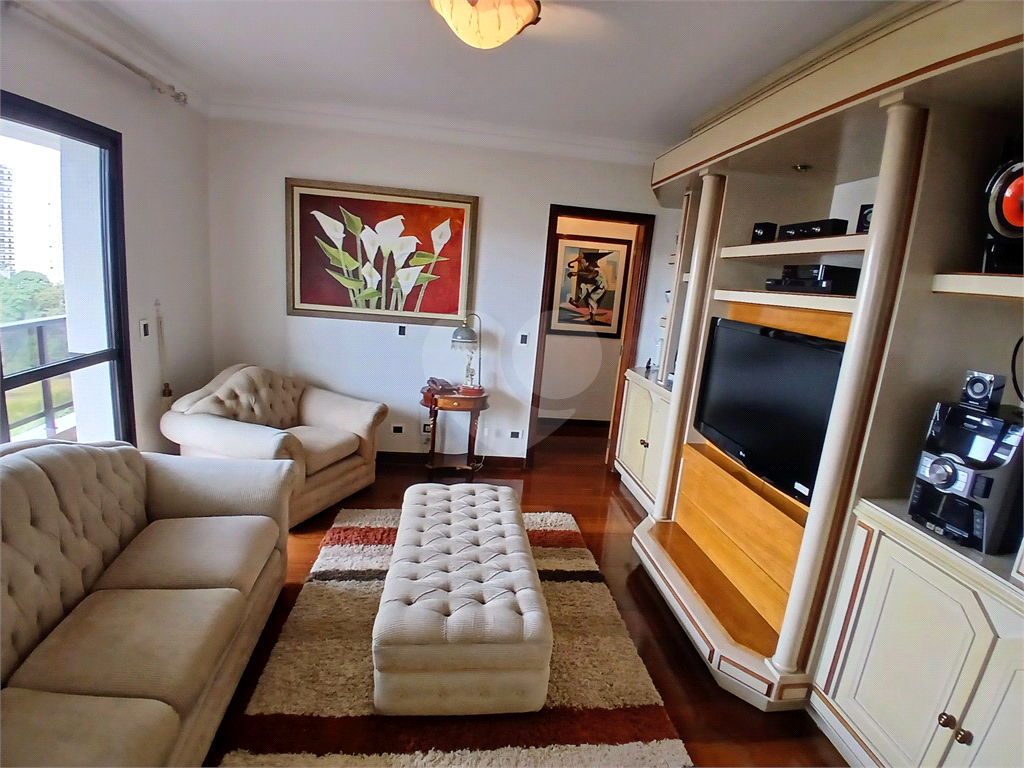 Luxuoso apartamento, raridade! 4 suítes máster, amplo living com lareira e bar, sala de jantar, apartamento todo avarandado, 5 vagas em Santana! Altíssimo padrão.