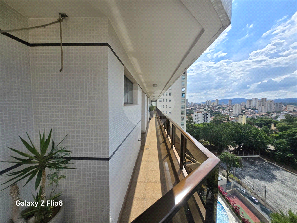 Luxuoso apartamento, raridade! 4 suítes máster, amplo living com lareira e bar, sala de jantar, apartamento todo avarandado, 5 vagas em Santana! Altíssimo padrão.