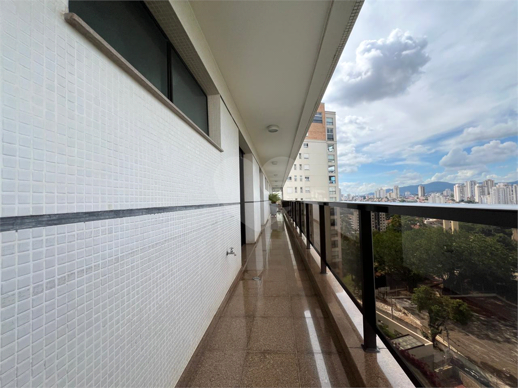 Luxuoso apartamento, raridade! 4 suítes máster, amplo living com lareira e bar, sala de jantar, apartamento todo avarandado, 5 vagas em Santana! Altíssimo padrão.