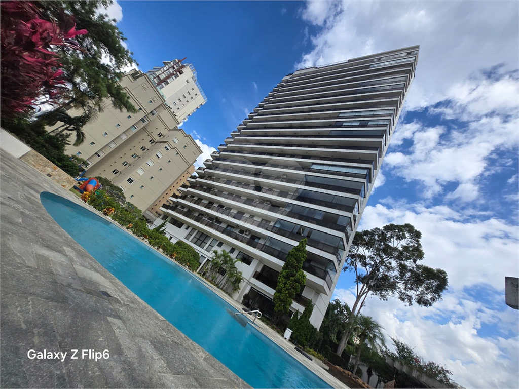 Luxuoso apartamento, raridade! 4 suítes máster, amplo living com lareira e bar, sala de jantar, apartamento todo avarandado, 5 vagas em Santana! Altíssimo padrão.