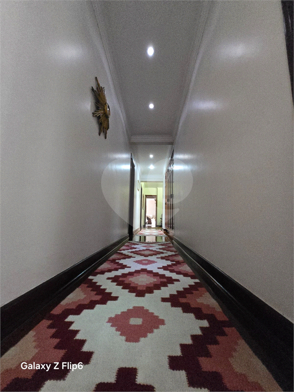 Luxuoso apartamento, raridade! 4 suítes máster, amplo living com lareira e bar, sala de jantar, apartamento todo avarandado, 5 vagas em Santana! Altíssimo padrão.