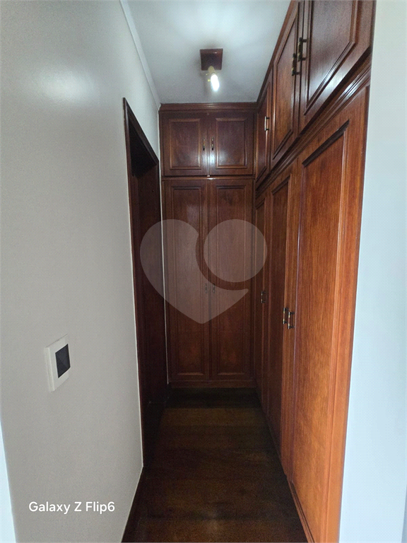 Luxuoso apartamento, raridade! 4 suítes máster, amplo living com lareira e bar, sala de jantar, apartamento todo avarandado, 5 vagas em Santana! Altíssimo padrão.