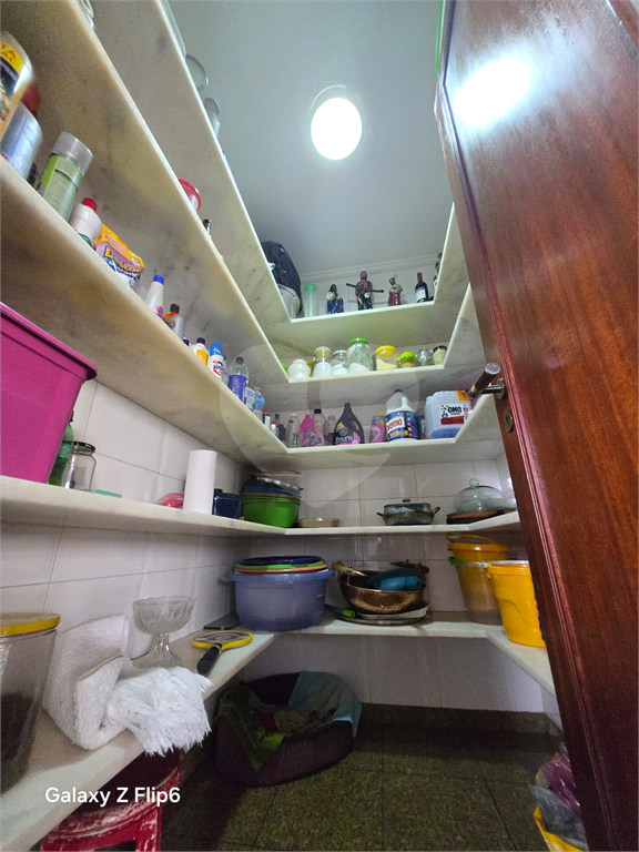 Luxuoso apartamento, raridade! 4 suítes máster, amplo living com lareira e bar, sala de jantar, apartamento todo avarandado, 5 vagas em Santana! Altíssimo padrão.
