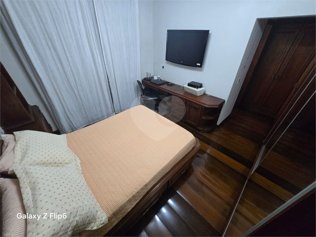 Luxuoso apartamento, raridade! 4 suítes máster, amplo living com lareira e bar, sala de jantar, apartamento todo avarandado, 5 vagas em Santana! Altíssimo padrão.