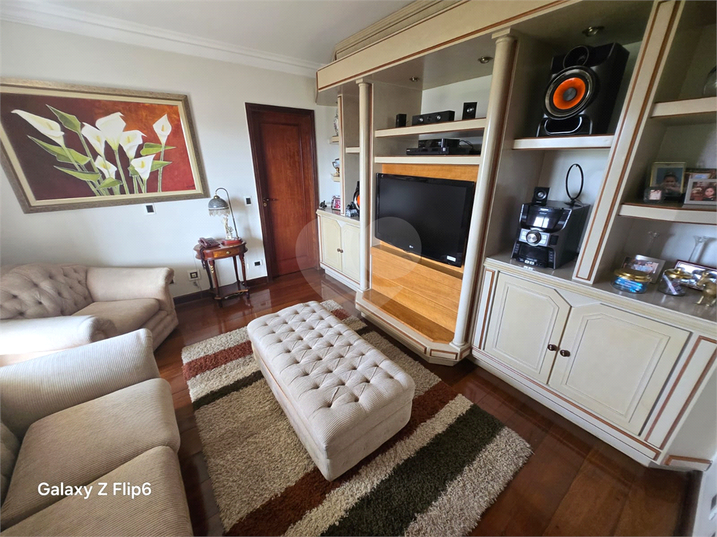 Luxuoso apartamento, raridade! 4 suítes máster, amplo living com lareira e bar, sala de jantar, apartamento todo avarandado, 5 vagas em Santana! Altíssimo padrão.