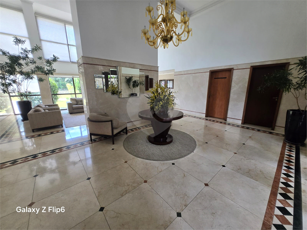 Luxuoso apartamento, raridade! 4 suítes máster, amplo living com lareira e bar, sala de jantar, apartamento todo avarandado, 5 vagas em Santana! Altíssimo padrão.
