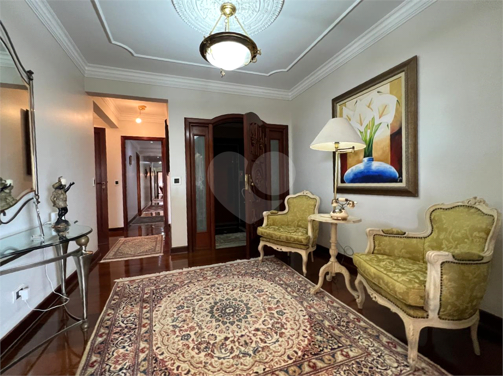 Luxuoso apartamento, raridade! 4 suítes máster, amplo living com lareira e bar, sala de jantar, apartamento todo avarandado, 5 vagas em Santana! Altíssimo padrão.