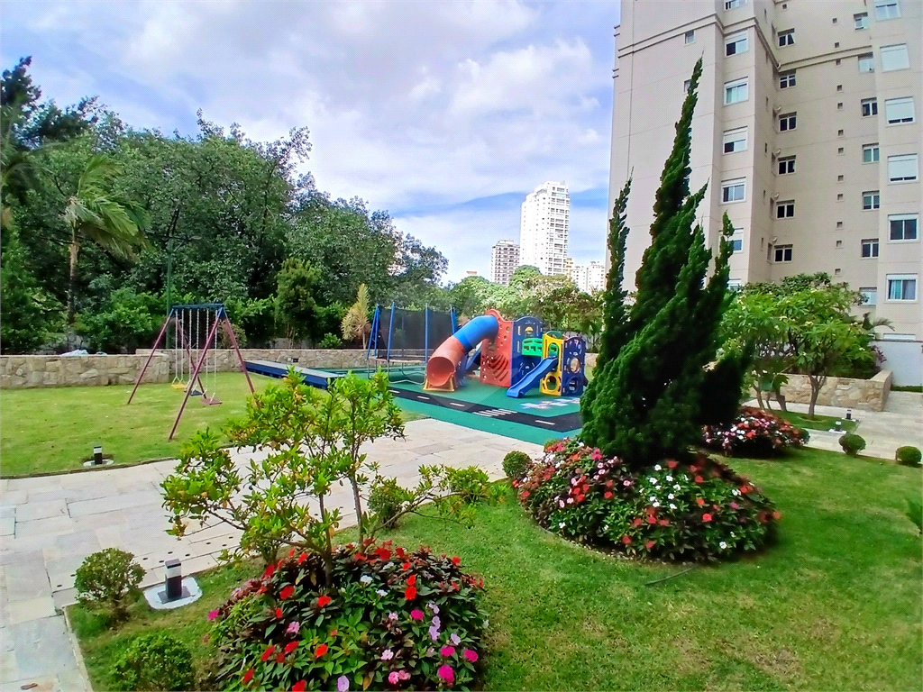 Luxuoso apartamento, raridade! 4 suítes máster, amplo living com lareira e bar, sala de jantar, apartamento todo avarandado, 5 vagas em Santana! Altíssimo padrão.