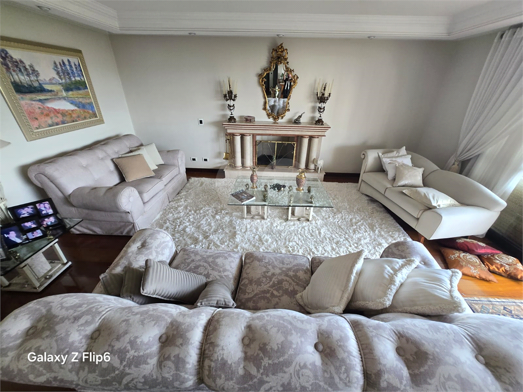 Luxuoso apartamento, raridade! 4 suítes máster, amplo living com lareira e bar, sala de jantar, apartamento todo avarandado, 5 vagas em Santana! Altíssimo padrão.