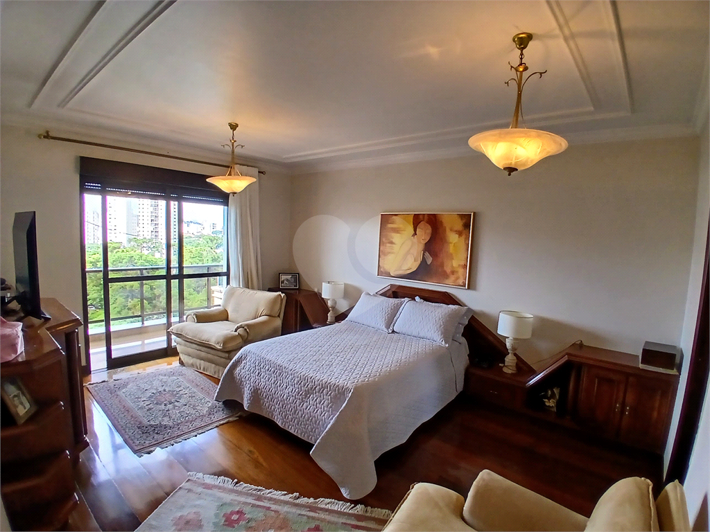 Luxuoso apartamento, raridade! 4 suítes máster, amplo living com lareira e bar, sala de jantar, apartamento todo avarandado, 5 vagas em Santana! Altíssimo padrão.