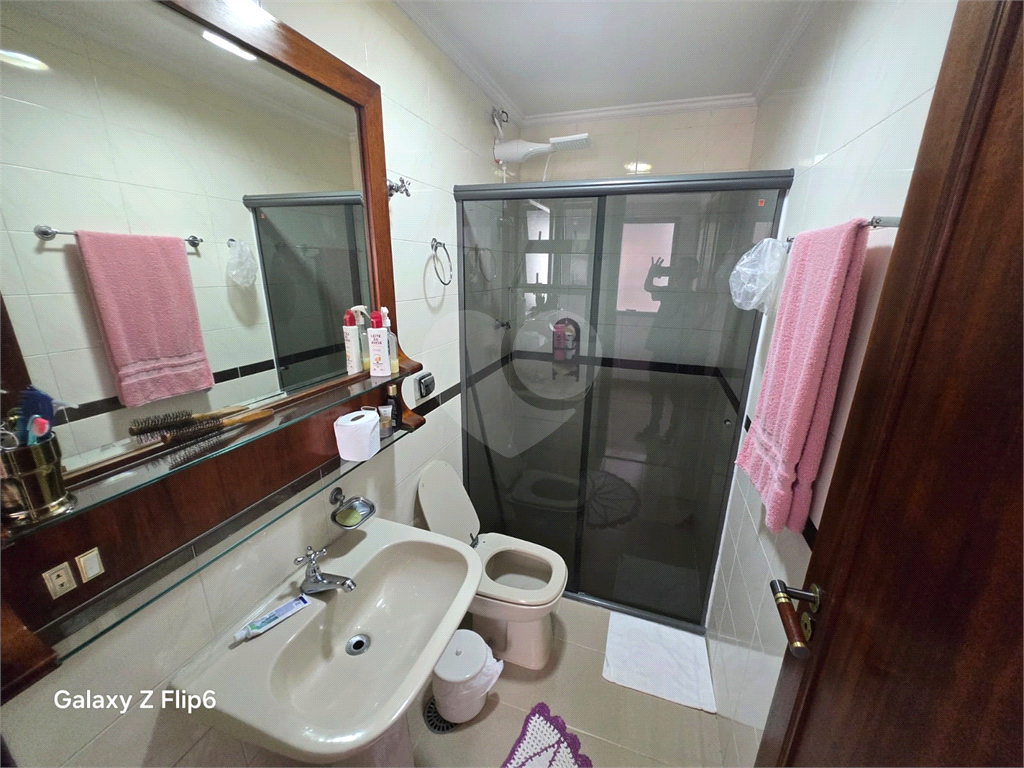 Luxuoso apartamento, raridade! 4 suítes máster, amplo living com lareira e bar, sala de jantar, apartamento todo avarandado, 5 vagas em Santana! Altíssimo padrão.