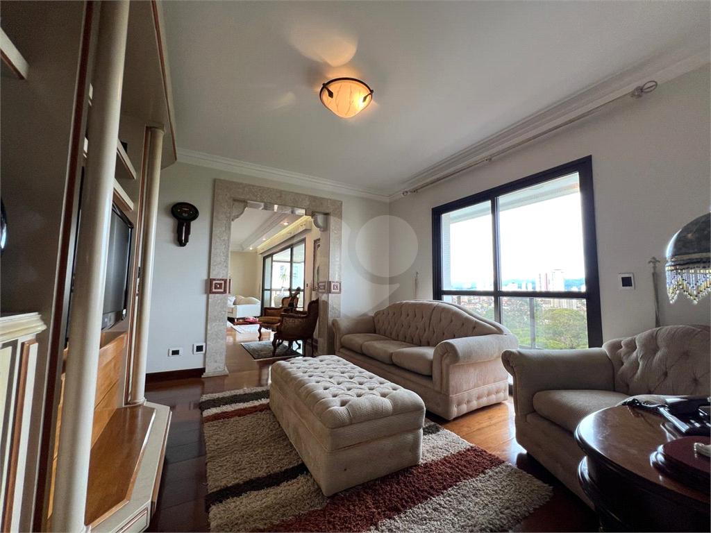 Luxuoso apartamento, raridade! 4 suítes máster, amplo living com lareira e bar, sala de jantar, apartamento todo avarandado, 5 vagas em Santana! Altíssimo padrão.