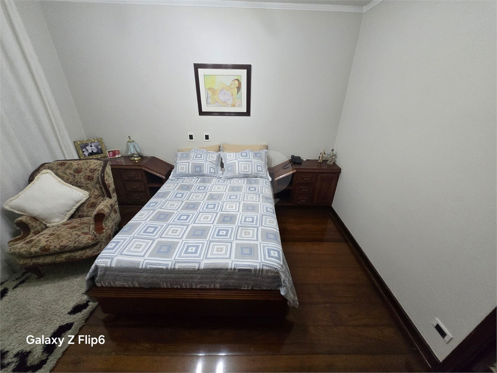 Luxuoso apartamento, raridade! 4 suítes máster, amplo living com lareira e bar, sala de jantar, apartamento todo avarandado, 5 vagas em Santana! Altíssimo padrão.