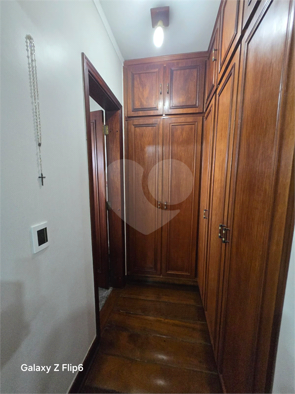 Luxuoso apartamento, raridade! 4 suítes máster, amplo living com lareira e bar, sala de jantar, apartamento todo avarandado, 5 vagas em Santana! Altíssimo padrão.