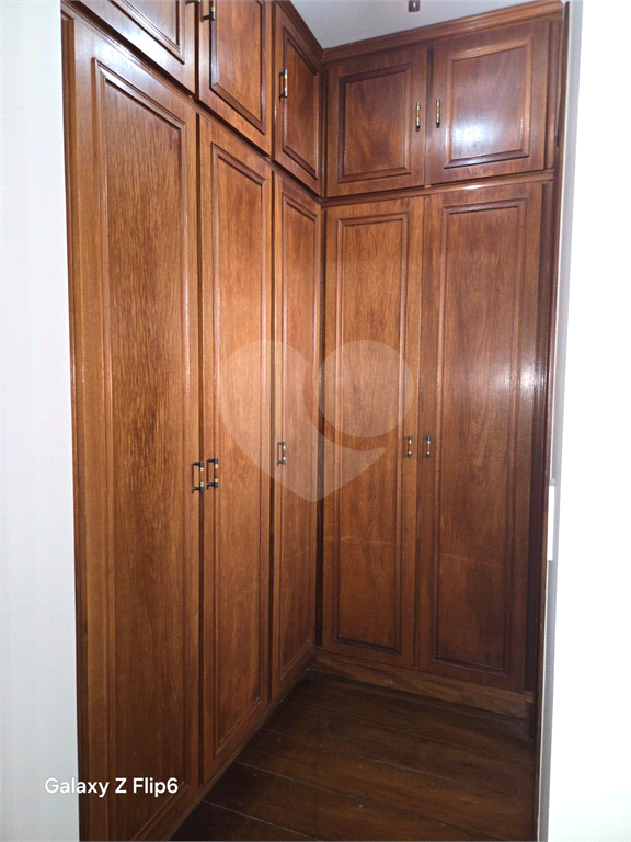 Luxuoso apartamento, raridade! 4 suítes máster, amplo living com lareira e bar, sala de jantar, apartamento todo avarandado, 5 vagas em Santana! Altíssimo padrão.