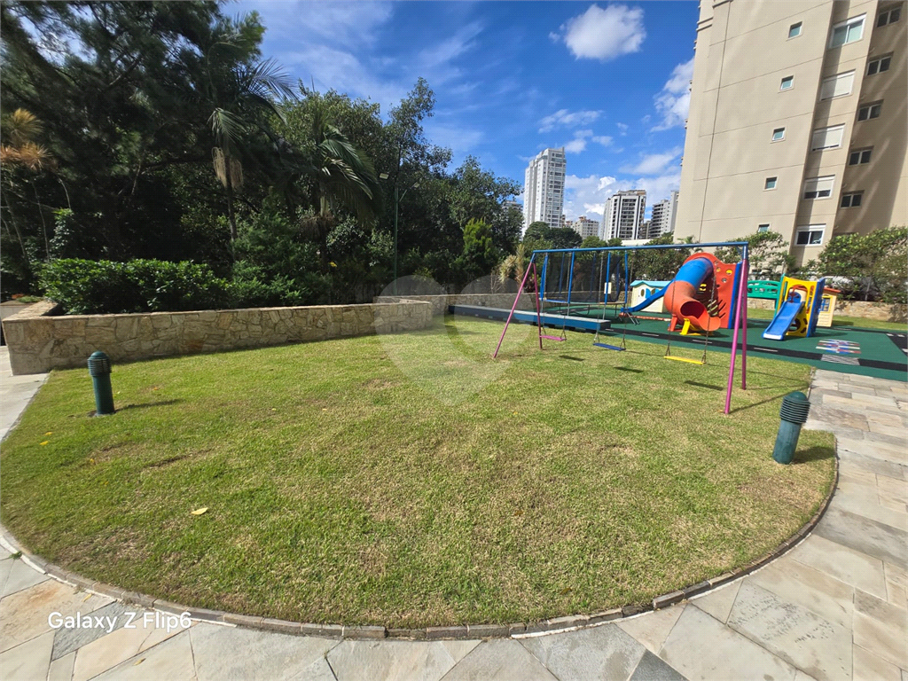 Luxuoso apartamento, raridade! 4 suítes máster, amplo living com lareira e bar, sala de jantar, apartamento todo avarandado, 5 vagas em Santana! Altíssimo padrão.