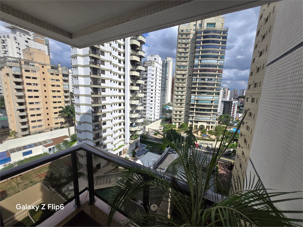 Luxuoso apartamento, raridade! 4 suítes máster, amplo living com lareira e bar, sala de jantar, apartamento todo avarandado, 5 vagas em Santana! Altíssimo padrão.