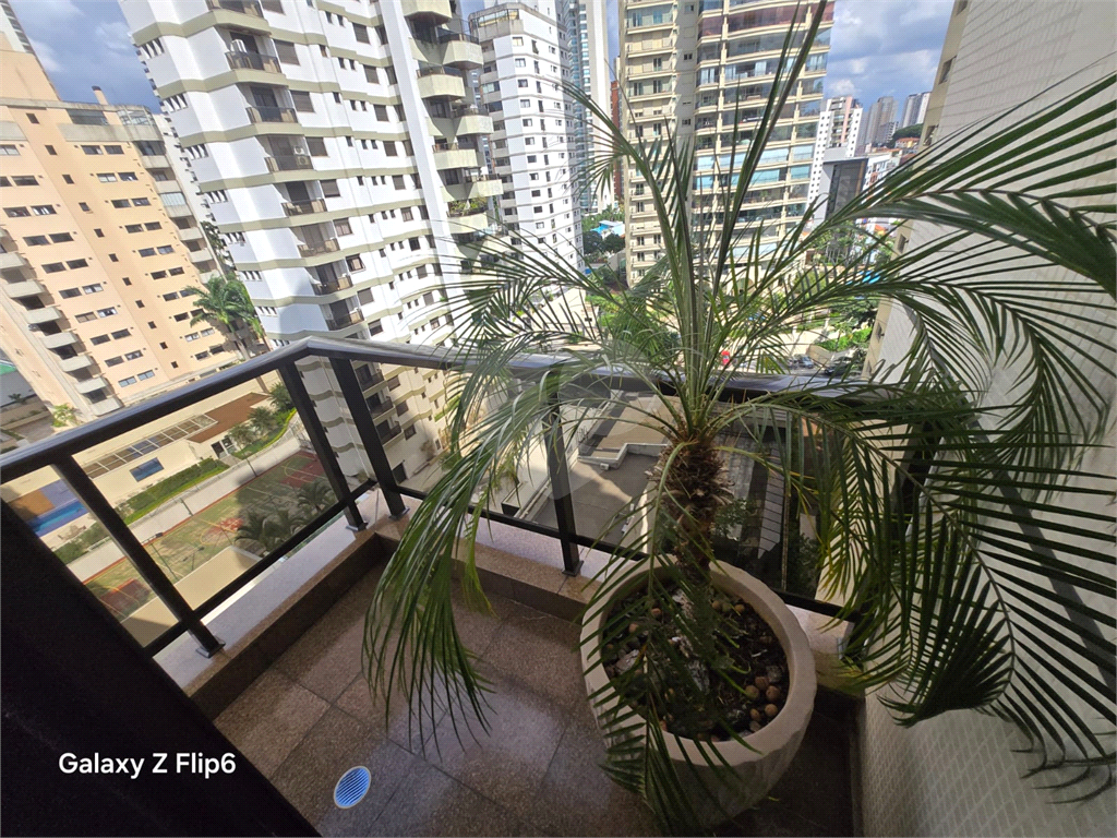 Luxuoso apartamento, raridade! 4 suítes máster, amplo living com lareira e bar, sala de jantar, apartamento todo avarandado, 5 vagas em Santana! Altíssimo padrão.