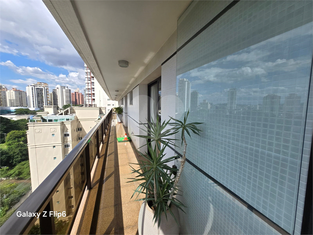 Luxuoso apartamento, raridade! 4 suítes máster, amplo living com lareira e bar, sala de jantar, apartamento todo avarandado, 5 vagas em Santana! Altíssimo padrão.