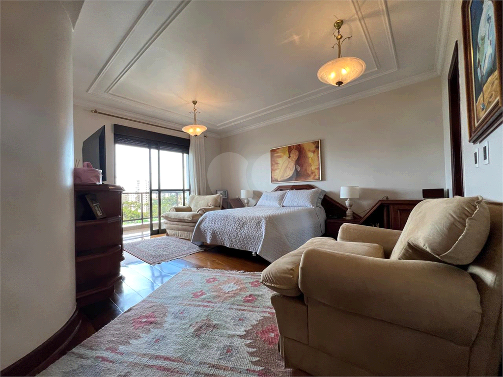 Luxuoso apartamento, raridade! 4 suítes máster, amplo living com lareira e bar, sala de jantar, apartamento todo avarandado, 5 vagas em Santana! Altíssimo padrão.