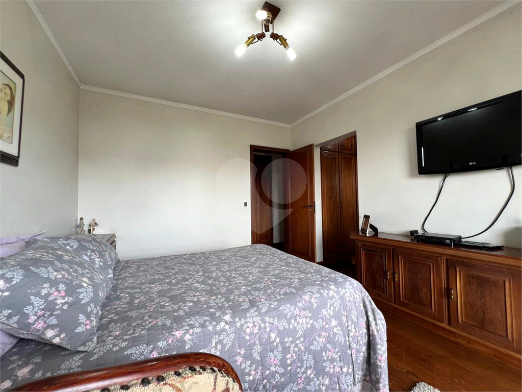 Luxuoso apartamento, raridade! 4 suítes máster, amplo living com lareira e bar, sala de jantar, apartamento todo avarandado, 5 vagas em Santana! Altíssimo padrão.