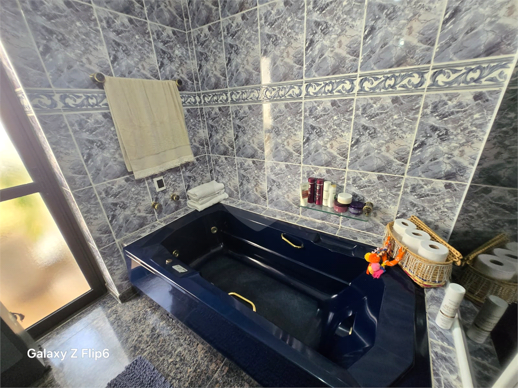 Luxuoso apartamento, raridade! 4 suítes máster, amplo living com lareira e bar, sala de jantar, apartamento todo avarandado, 5 vagas em Santana! Altíssimo padrão.