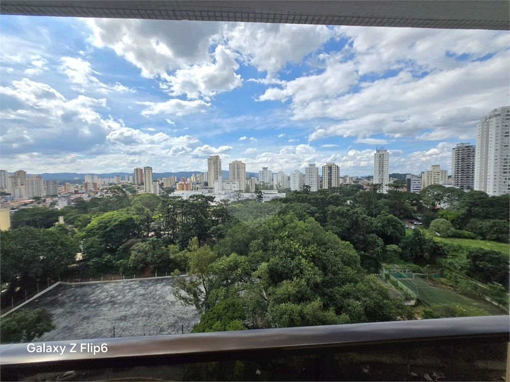 Luxuoso apartamento, raridade! 4 suítes máster, amplo living com lareira e bar, sala de jantar, apartamento todo avarandado, 5 vagas em Santana! Altíssimo padrão.