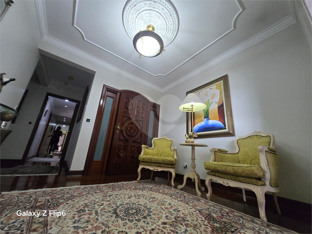 Luxuoso apartamento, raridade! 4 suítes máster, amplo living com lareira e bar, sala de jantar, apartamento todo avarandado, 5 vagas em Santana! Altíssimo padrão.