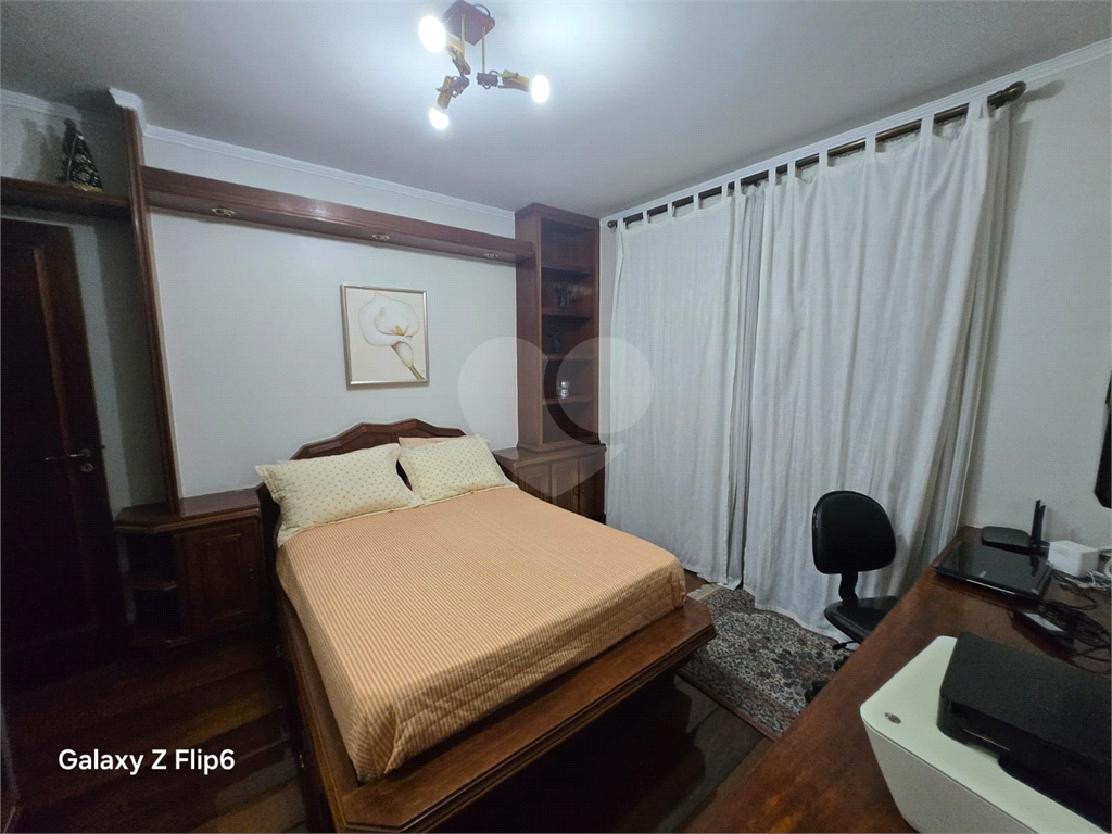 Luxuoso apartamento, raridade! 4 suítes máster, amplo living com lareira e bar, sala de jantar, apartamento todo avarandado, 5 vagas em Santana! Altíssimo padrão.