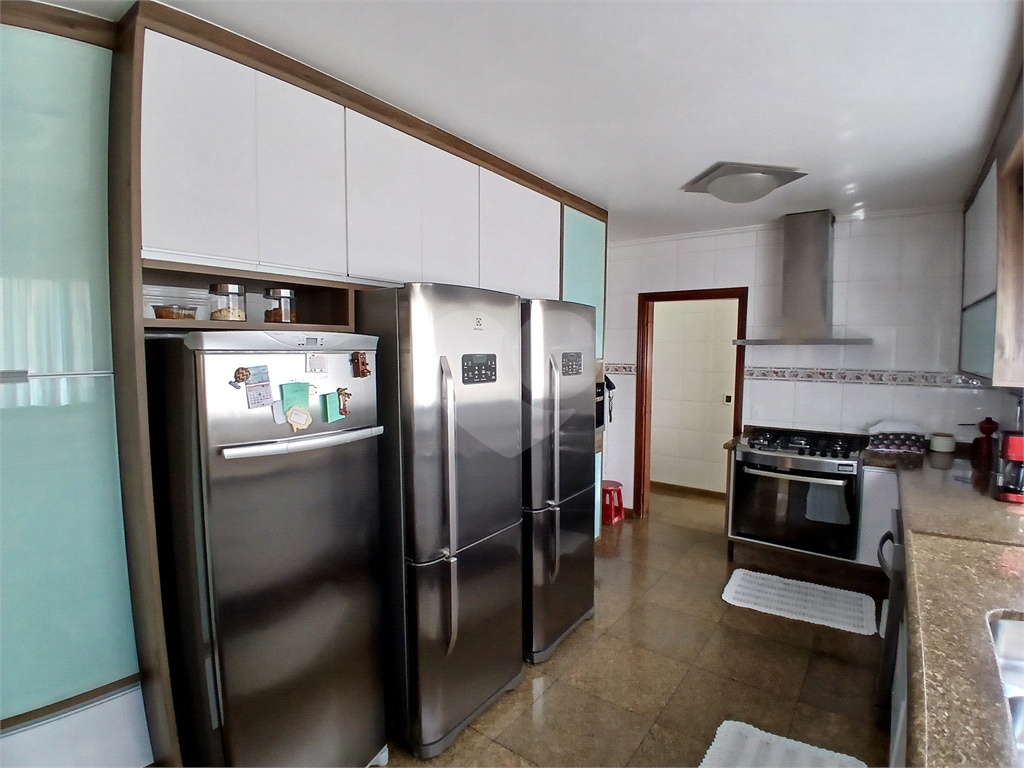 Luxuoso apartamento, raridade! 4 suítes máster, amplo living com lareira e bar, sala de jantar, apartamento todo avarandado, 5 vagas em Santana! Altíssimo padrão.