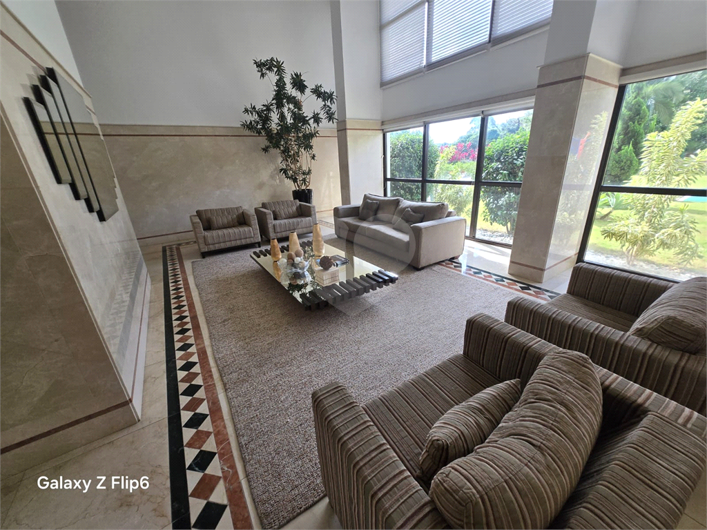Luxuoso apartamento, raridade! 4 suítes máster, amplo living com lareira e bar, sala de jantar, apartamento todo avarandado, 5 vagas em Santana! Altíssimo padrão.