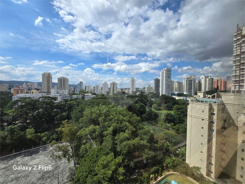 Luxuoso apartamento, raridade! 4 suítes máster, amplo living com lareira e bar, sala de jantar, apartamento todo avarandado, 5 vagas em Santana! Altíssimo padrão.
