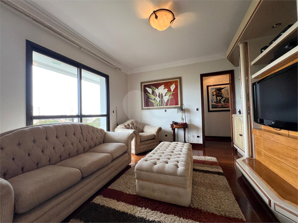 Luxuoso apartamento, raridade! 4 suítes máster, amplo living com lareira e bar, sala de jantar, apartamento todo avarandado, 5 vagas em Santana! Altíssimo padrão.