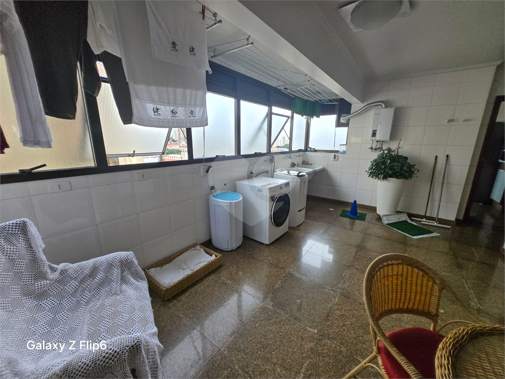 Luxuoso apartamento, raridade! 4 suítes máster, amplo living com lareira e bar, sala de jantar, apartamento todo avarandado, 5 vagas em Santana! Altíssimo padrão.
