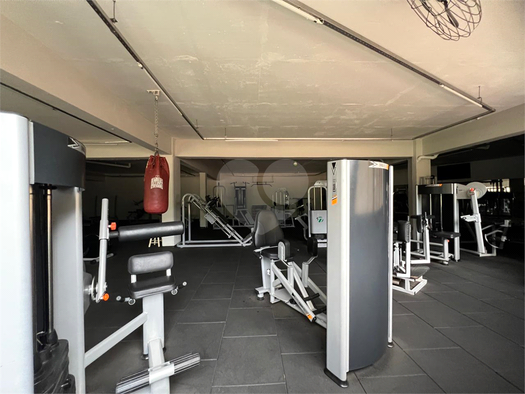 Luxuoso apartamento, raridade! 4 suítes máster, amplo living com lareira e bar, sala de jantar, apartamento todo avarandado, 5 vagas em Santana! Altíssimo padrão.