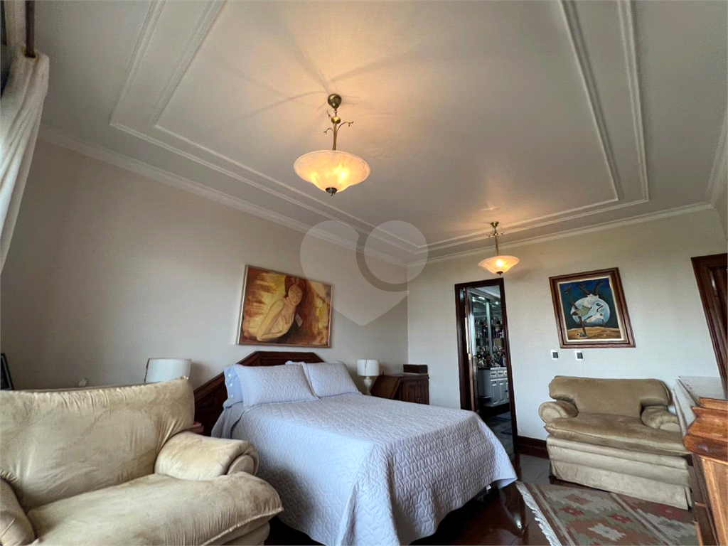 Luxuoso apartamento, raridade! 4 suítes máster, amplo living com lareira e bar, sala de jantar, apartamento todo avarandado, 5 vagas em Santana! Altíssimo padrão.