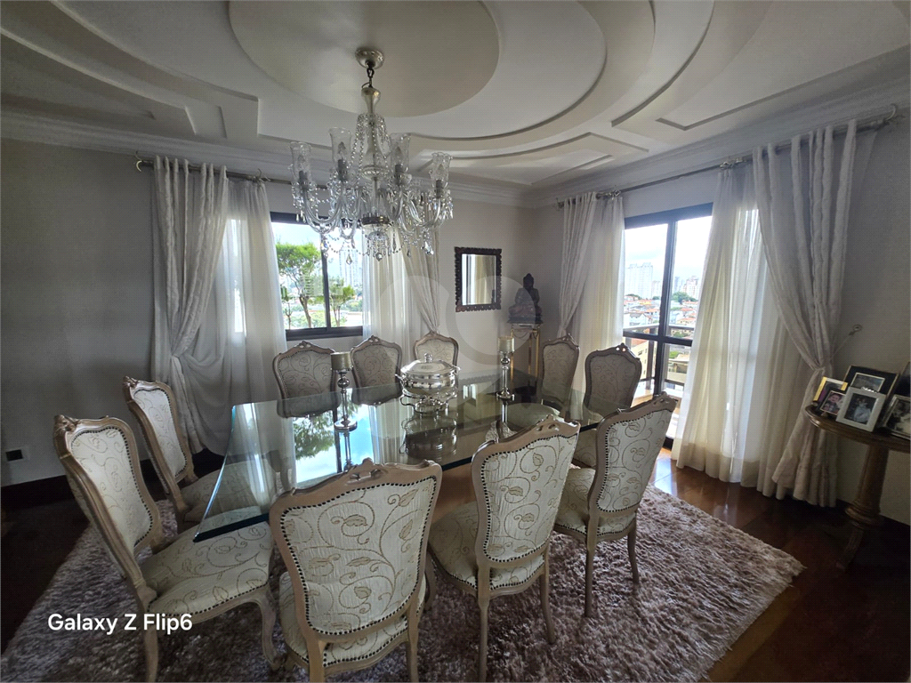 Luxuoso apartamento, raridade! 4 suítes máster, amplo living com lareira e bar, sala de jantar, apartamento todo avarandado, 5 vagas em Santana! Altíssimo padrão.