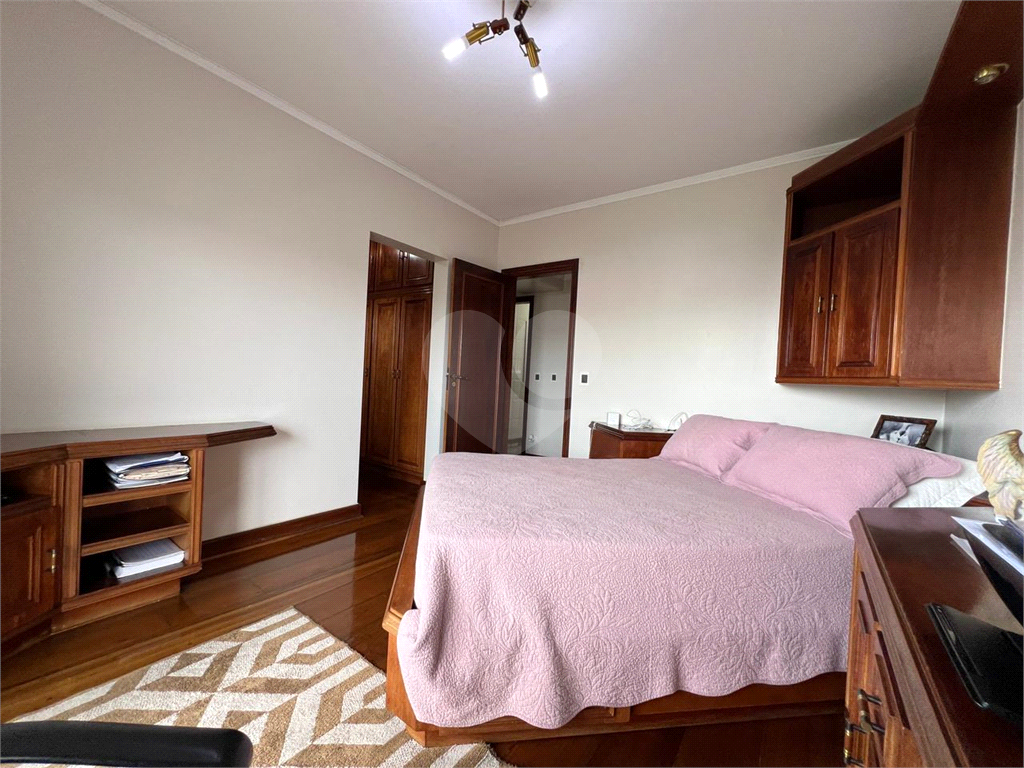 Luxuoso apartamento, raridade! 4 suítes máster, amplo living com lareira e bar, sala de jantar, apartamento todo avarandado, 5 vagas em Santana! Altíssimo padrão.