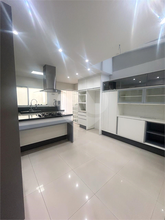 Sobrado à venda e aluguel com 3 quartos, 141m² - Foto 2