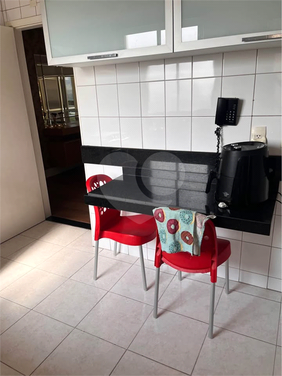 Apartamento para alugar com 3 quartos, 110m² - Foto 13