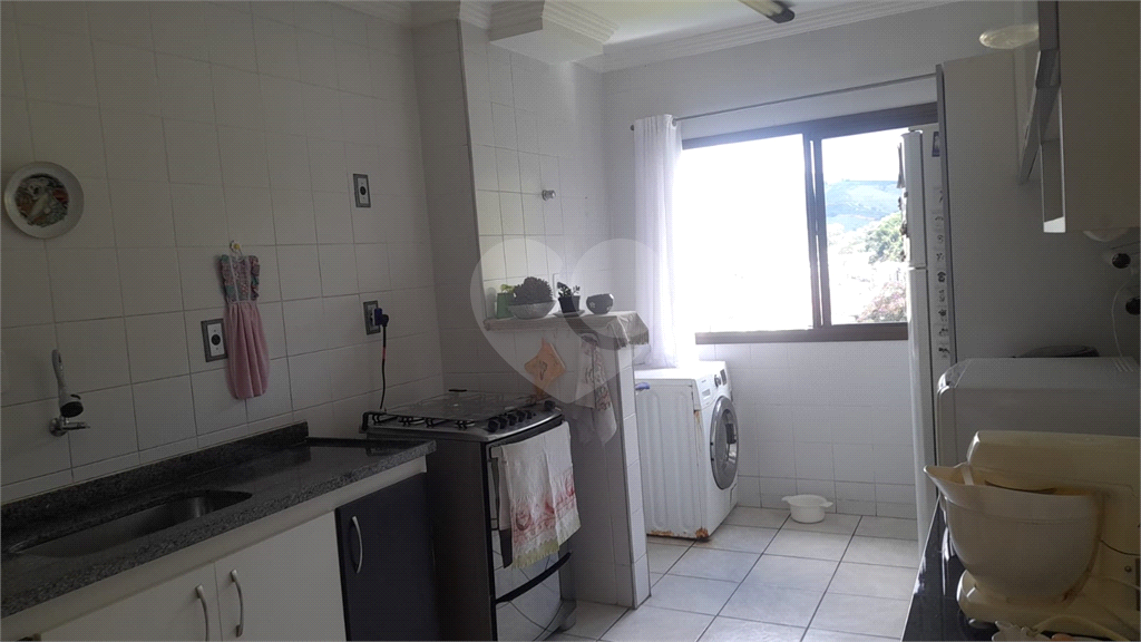 Apartamento Mobiliado à Venda em Lambari - MG | 2 Suítes, 3 Varandas com Vista para a Serra e Lago